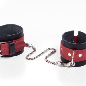 Cuffs Crazy Horse Red – Skórzane Kajdanki na Nadgarstki (Rozmiar Small)