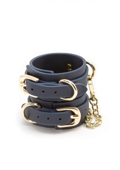 Bondage Couture Wrist Cuff Blue – Luksusowe niebieskie kajdanki na nadgarstki z wegańskiej skóry