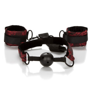 Uwodzicielski zestaw: Knebel z kajdankami Scandal Breathable Ball Gag with Cuffs