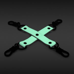 GLO in the dark restraints gear - Odkryj nowe doznania w świetle BDSM