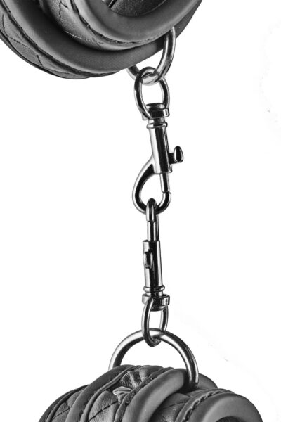 Blaze Handcuff Diamond Black – Luksusowe czarne kajdanki z pikowaniem diamentowym - obrazek 5