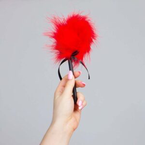 Pejcz Mini Red Feather Tickler – Czerwone Piórko do Zmysłowej Stymulacji - obrazek 2