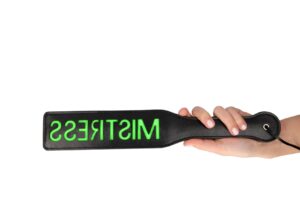 Mistress Paddle Glow in the Dark – Czarna Paletka z Neonowozielonym Świecącym Wzorem - obrazek 3