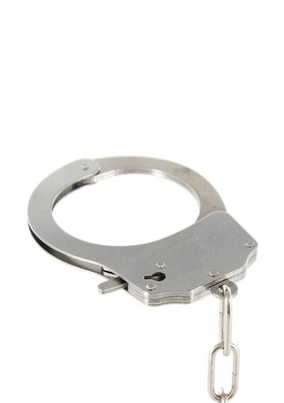 Furry Fun Cuffs Black – Czarne kajdanki z miękkim futerkiem do zmysłowych zabaw - obrazek 4