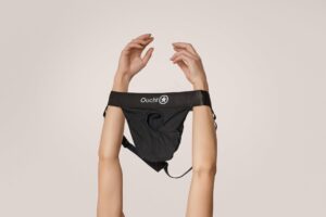 Wibrujące stringi z odpinanymi paskami - idealne dopasowanie, elegancja i przyjemność! - obrazek 5